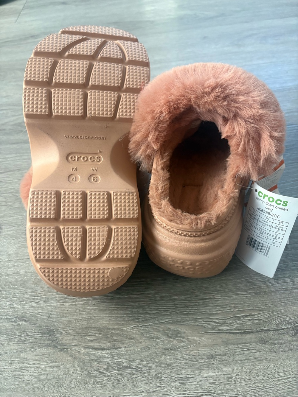 NEW - NEVER WORN - CROCS Women's Plush-Lined Slip-On Clog in Blush Pink